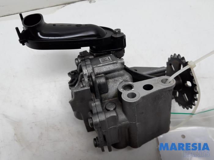 Używane Pompa oleju Renault Trafic (1FL/2FL/3FL/4FL) 1.6 dCi 90 Cena € 59,29 Z VAT oferowane przez Maresia Parts