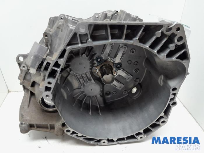 Usagé Cache boite de vitesses Renault Clio IV (5R) 1.2 TCE 16V GT EDC Prix € 100,00 Règlement à la marge proposé par Maresia Parts