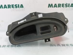 Used Interior display Renault Megane Coupé (DA) 2.0i Price € 15,00 Margin scheme offered by Maresia Parts