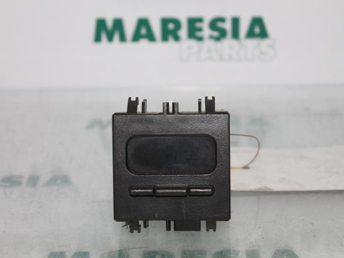 Used Interior display Renault Megane (BA) 1.9D RN,RT Price € 15,00 Margin scheme offered by Maresia Parts