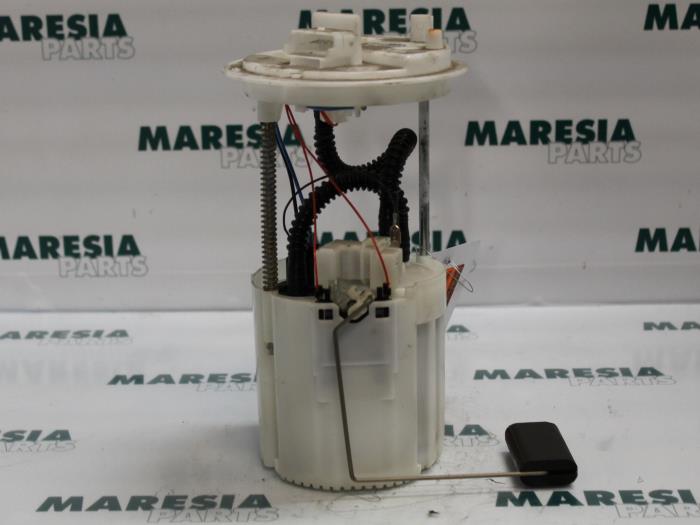 Bomba eléctrica de combustible de un Fiat Idea (350AX) 1.4 16V 2005