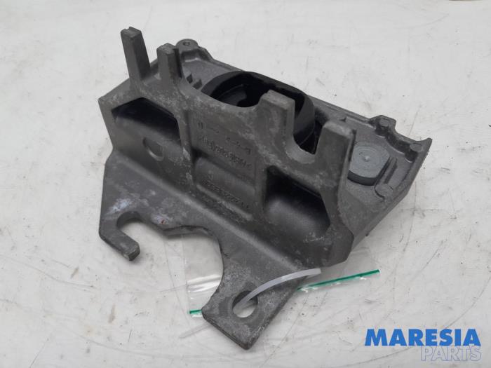 Used Engine mount Renault Clio IV Estate/Grandtour (7R) 0.9 Energy TCE 90 12V Price € 35,00 Margin scheme offered by Maresia Parts