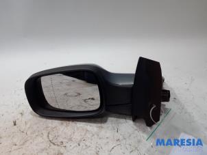 Used Wing mirror, left Renault Grand Scénic II (JM) 2.0 16V Price € 65,00 Margin scheme offered by Maresia Parts