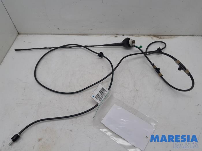 Używane Antena Fiat Fiorino (225) 1.3 JTD 16V Multijet Cena € 24,20 Z VAT oferowane przez Maresia Parts