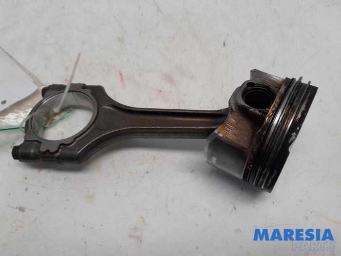 Usagé Bielle Alfa Romeo Giulia (952) 2.0 T 16V Veloce Prix € 105,00 Règlement à la marge proposé par Maresia Parts