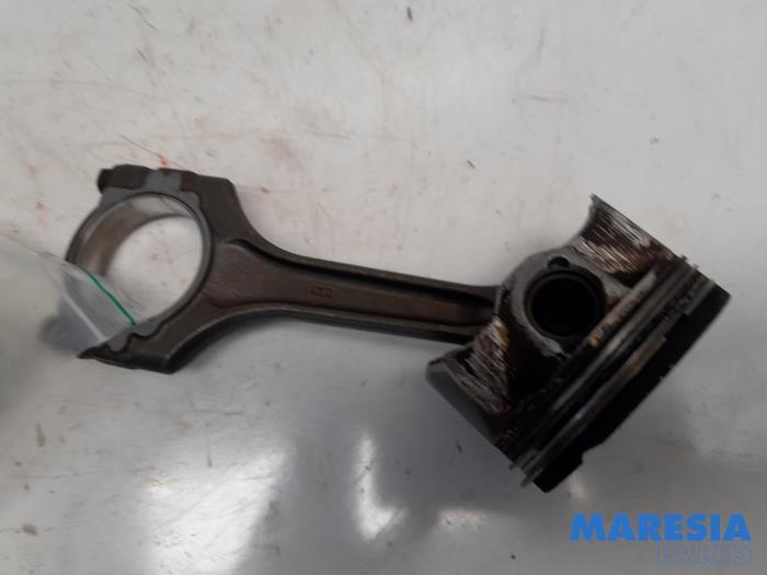 Usagé Bielle Alfa Romeo Giulia (952) 2.0 T 16V Veloce Prix € 105,00 Règlement à la marge proposé par Maresia Parts