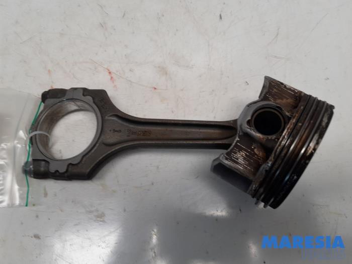 Usagé Bielle Alfa Romeo Giulia (952) 2.0 T 16V Veloce Prix € 105,00 Règlement à la marge proposé par Maresia Parts