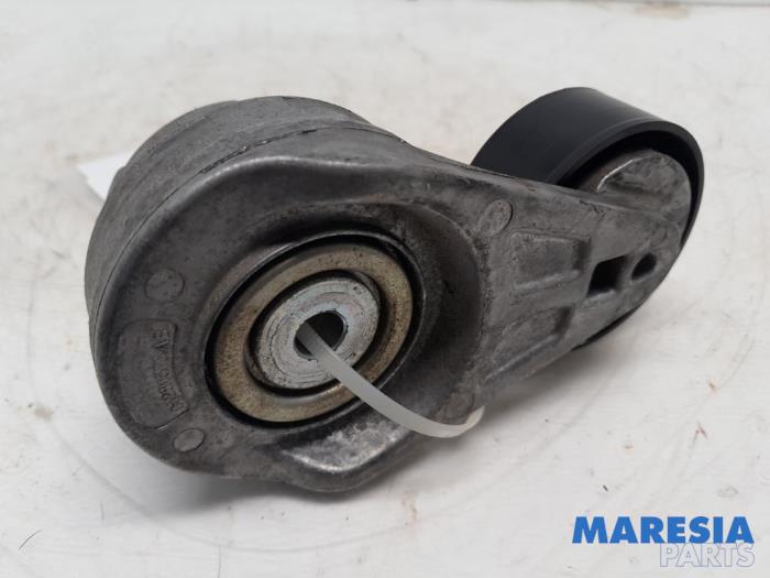 Usados Rodillo tensor correa múltiple Alfa Romeo Giulia (952) 2.0 T 16V Veloce Precio € 25,00 Norma de margen ofrecido por Maresia Parts