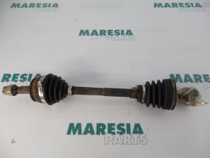 Usagé Arbre de transmission avant gauche Fiat Brava (182B) 1.4 S,SX 12V Prix € 35,00 Règlement à la marge proposé par Maresia Parts