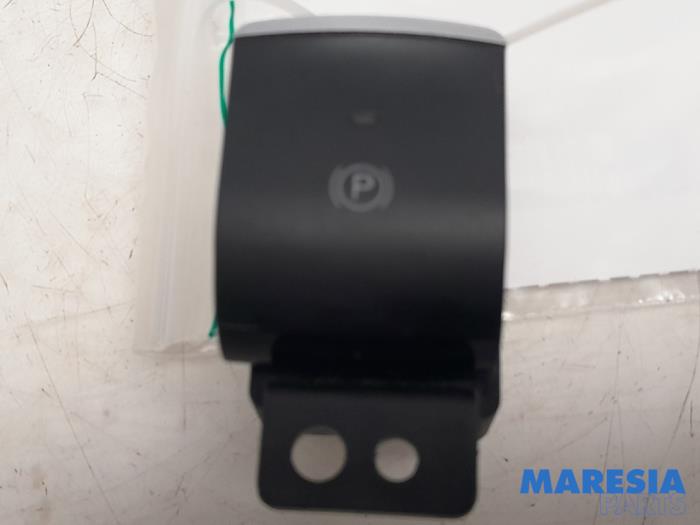 Gebrauchte Handbremse Schalter Alfa Romeo Giulia (952) 2.0 T 16V Veloce Preis € 30,00 Margenregelung angeboten von Maresia Parts