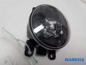 Used Fog light, front right Renault Clio IV Estate/Grandtour (7R) 0.9 Energy TCE 90 12V Price € 40,00 Margin scheme offered by Maresia Parts