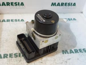 Używane Pompa ABS Citroen C5 I Break (DE) 1.8 16V Cena € 105,00 Procedura marży oferowane przez Maresia Parts