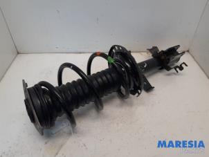 Used Front shock absorber rod, right Renault Zoé (AG) R90 Price € 40,00 Margin scheme offered by Maresia Parts