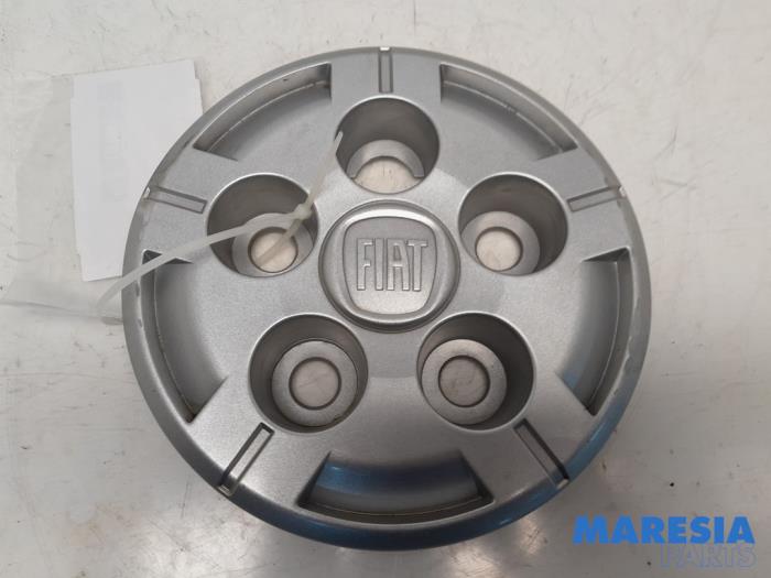 Używane Kolpak Fiat Ducato (250) 2.3 D 130 Multijet Cena € 12,10 Z VAT oferowane przez Maresia Parts