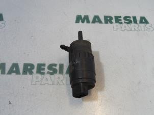 Used Windscreen washer pump Citroen Jumper (U9) 2.2 HDi 100 Euro 4 Price € 12,10 Inclusive VAT offered by Maresia Parts