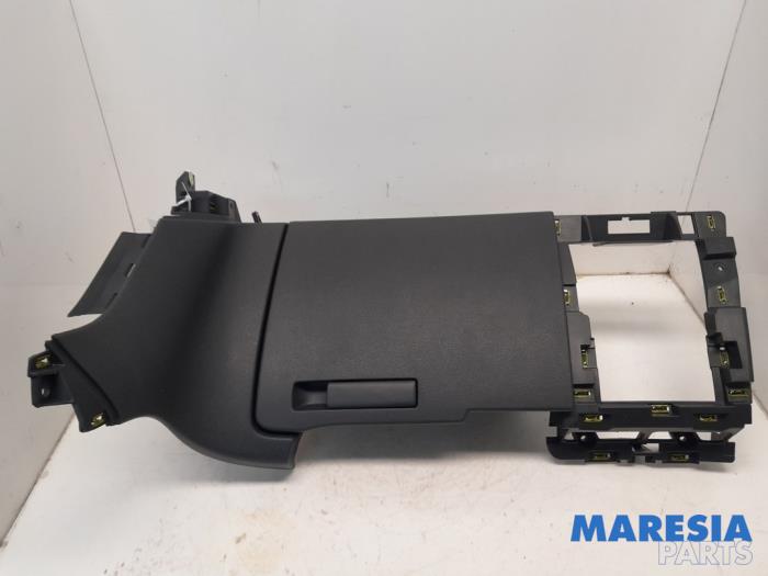 Begagnade Handskfack Peugeot 3008 I (0U/HU) 1.6 VTI 16V Pris € 40,00 Marginaltabell erbjuds av Maresia Parts