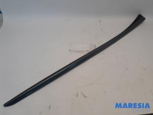 Usados Cubierta embellecedor A derecha Peugeot 3008 I (0U/HU) 1.6 VTI 16V Precio € 25,00 Norma de margen ofrecido por Maresia Parts