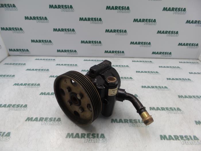 Usagé Pompe direction assistée Peugeot Boxer (230L) 2.5TD di 350L 12V Prix € 105,00 Règlement à la marge proposé par Maresia Parts