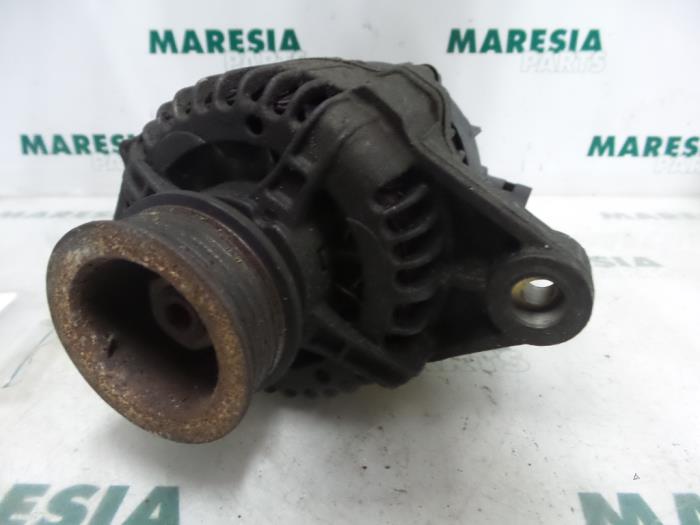 Begagnade Dynamo Fiat Bravo (182A) 1.6 SX 16V Pris € 40,00 Marginaltabell erbjuds av Maresia Parts