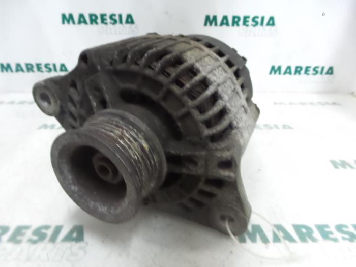 Begagnade Dynamo Fiat Bravo (182A) 1.8 GT 16V Pris € 40,00 Marginaltabell erbjuds av Maresia Parts