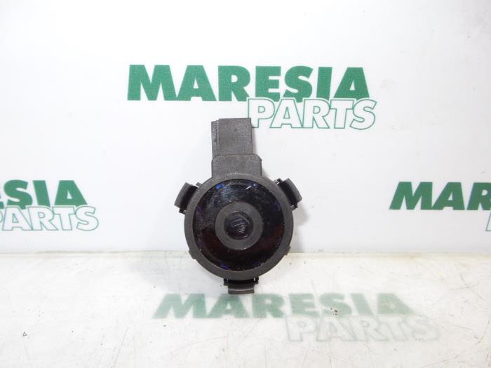 Begagnade Regnsensor Peugeot 307 SW (3H) 2.0 HDi 110 FAP Pris € 40,00 Marginaltabell erbjuds av Maresia Parts