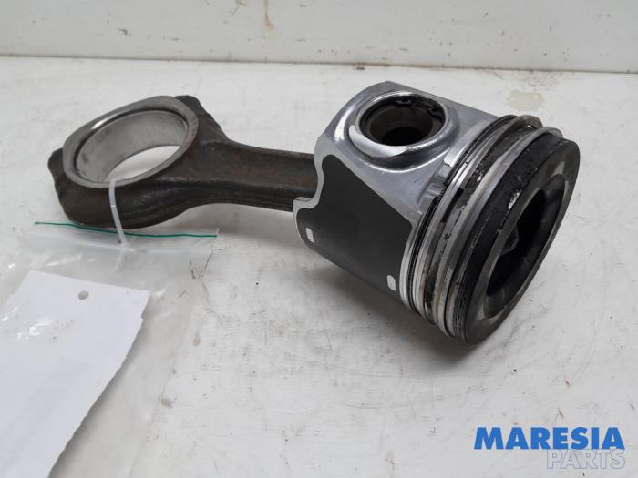 Używane Korbowód Peugeot Boxer (U9) 3.0 HDi 160 Euro 4 Cena € 95,59 Z VAT oferowane przez Maresia Parts