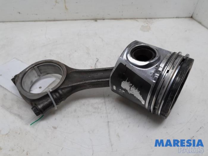 Używane Korbowód Peugeot Boxer (U9) 3.0 HDi 160 Euro 4 Cena € 95,59 Z VAT oferowane przez Maresia Parts