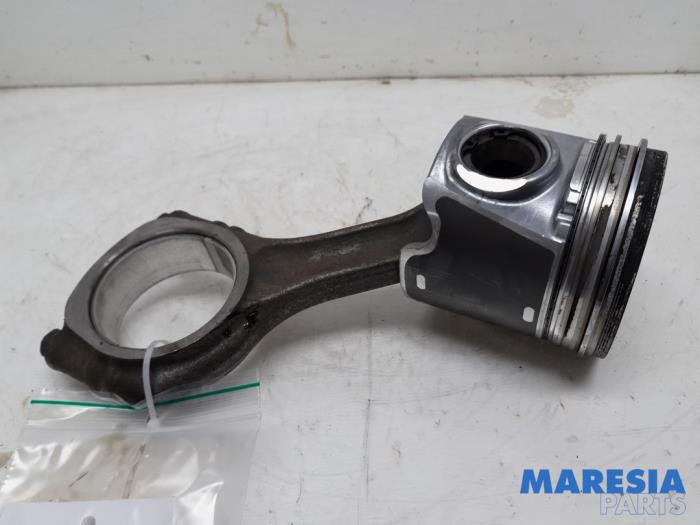 Używane Korbowód Peugeot Boxer (U9) 3.0 HDi 160 Euro 4 Cena € 95,59 Z VAT oferowane przez Maresia Parts