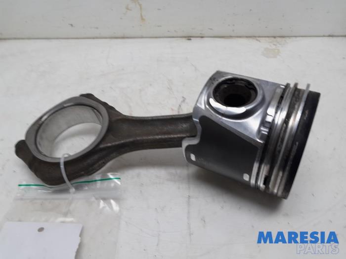 Używane Korbowód Peugeot Boxer (U9) 3.0 HDi 160 Euro 4 Cena € 95,59 Z VAT oferowane przez Maresia Parts