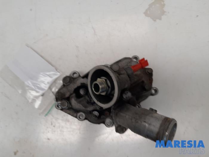 Gebrauchte Ölfiltergehäuse Peugeot Boxer (U9) 3.0 HDi 160 Euro 4 Preis € 60,50 Mit Mehrwertsteuer angeboten von Maresia Parts