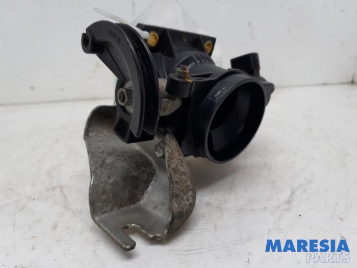 Używane Przepustnica Peugeot 107 1.0 12V Cena € 25,00 Procedura marży oferowane przez Maresia Parts