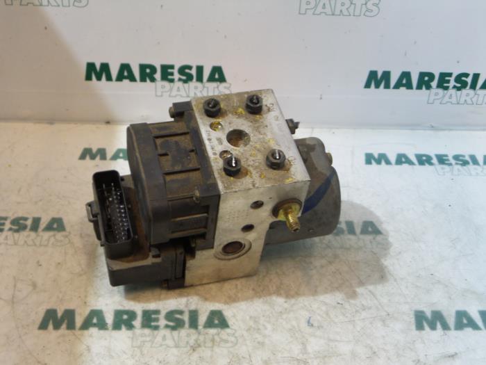 Używane Pompa ABS Citroen Xsara Picasso (CH) 2.0 HDi 90 Cena € 105,00 Procedura marży oferowane przez Maresia Parts