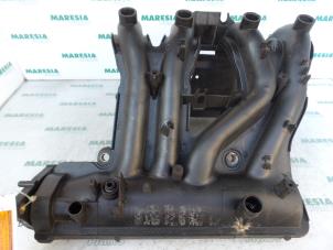 Used Intake manifold Renault Twingo (C06) 1.2 Price € 30,00 Margin scheme offered by Maresia Parts