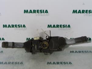 Używane Przelacznik Combi kolumny kierownicy Lancia Kappa 2.4 JTD Cena € 35,00 Procedura marży oferowane przez Maresia Parts