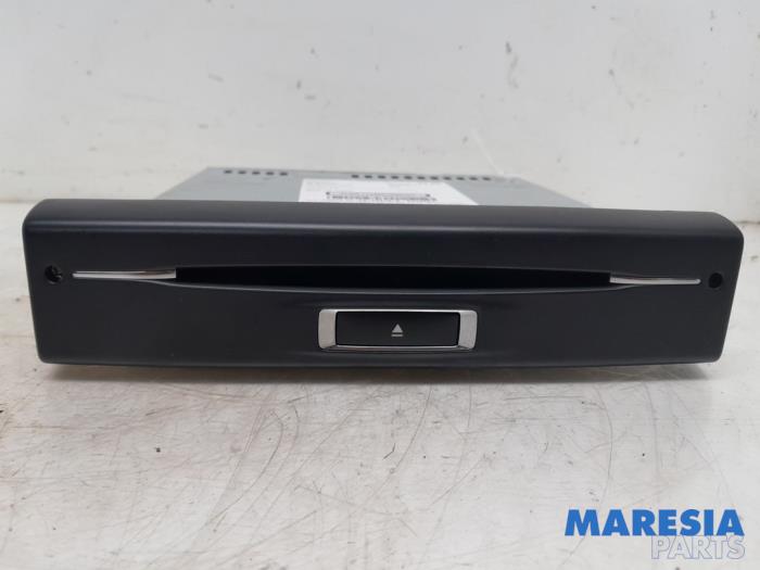 Używane Odtwarzacz CD Citroen C4 Picasso (3D/3E) 1.6 16V THP 155 Cena € 105,00 Procedura marży oferowane przez Maresia Parts