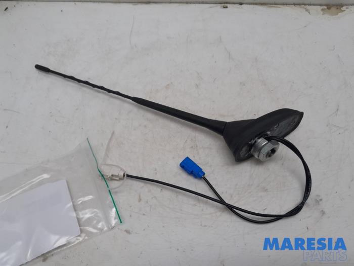Używane Antena Citroen C4 Picasso (3D/3E) 1.6 16V THP 155 Cena € 30,00 Procedura marży oferowane przez Maresia Parts