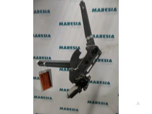 Used Window mechanism 4-door, front right Renault Safrane I 3.0i V6 RT,RXE Price € 40,00 Margin scheme offered by Maresia Parts