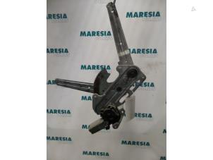 Used Window mechanism 4-door, front right Renault Safrane I 2.2i RT Si,Vi 12V Price € 40,00 Margin scheme offered by Maresia Parts