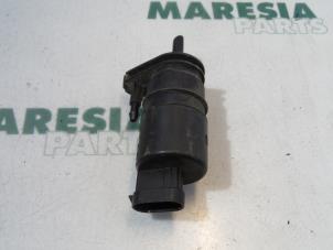 Usados Bomba de limpiaparabrisas delante Renault Safrane I 2.2i Si 8V Precio € 10,00 Norma de margen ofrecido por Maresia Parts