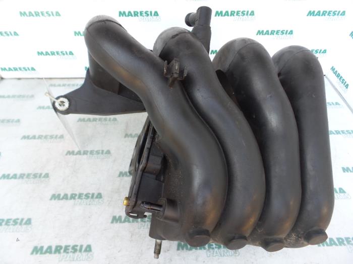 Gebrauchte Ansaugbrugge Renault Clio II (BB/CB) 1.4 Preis € 30,00 Margenregelung angeboten von Maresia Parts