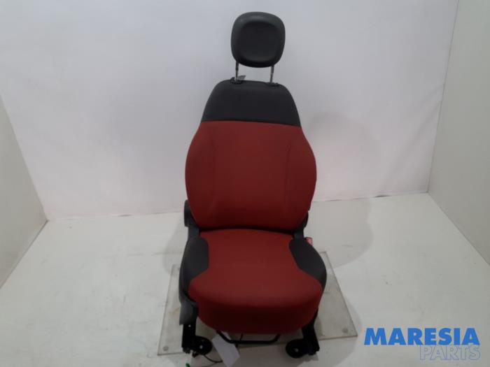 Używane Fotel prawy Fiat Panda (312) 1.2 69 Cena € 124,99 Procedura marży oferowane przez Maresia Parts