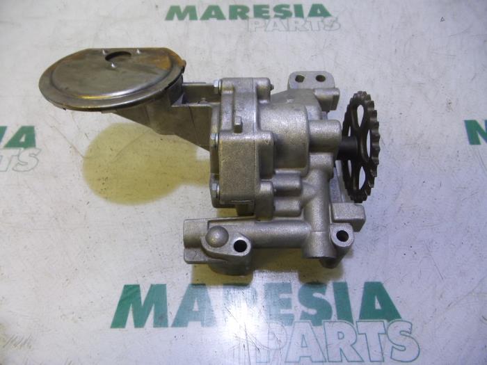 Używane Pompa oleju Citroen Xsara Coupé (N0) 2.0 HDi 90 Cena € 105,00 Procedura marży oferowane przez Maresia Parts