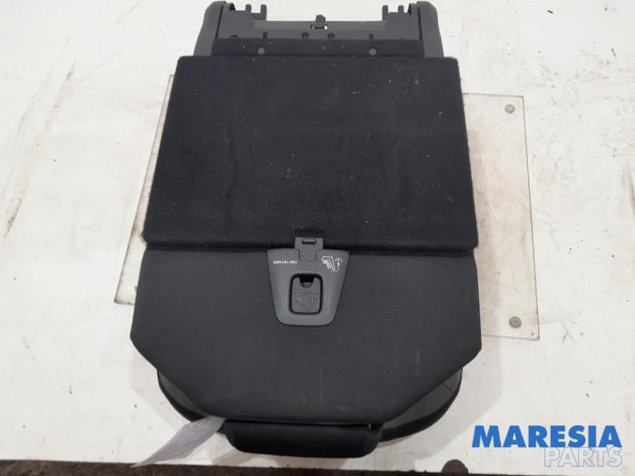 Używane Fotel tylny Citroen C4 Grand Picasso (3A) 1.6 16V VTi 120 Cena € 126,00 Procedura marży oferowane przez Maresia Parts