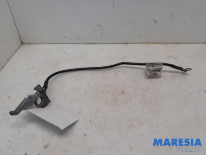 Używane Biegun akumulator Fiat Panda (312) 1.2 69 Cena € 15,00 Procedura marży oferowane przez Maresia Parts