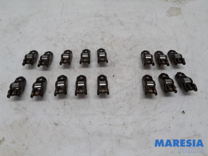 Gebrauchte Kipphebel Renault Laguna III Estate (KT) 2.0 Turbo 16V GT Preis € 30,00 Margenregelung angeboten von Maresia Parts