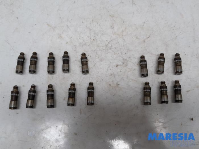 Gebrauchte Ventilstößel Renault Laguna III Estate (KT) 2.0 Turbo 16V GT Preis € 30,00 Margenregelung angeboten von Maresia Parts