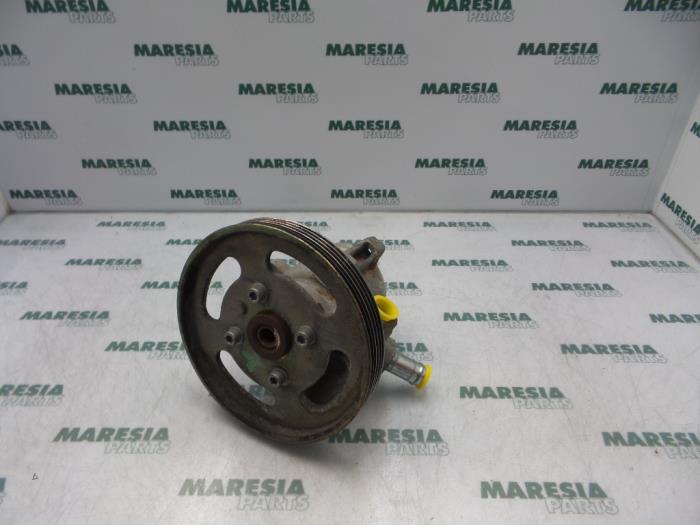 Usagé Pompe de direction Peugeot 306 (7B) 1.4 SL,SR Prix € 40,00 Règlement à la marge proposé par Maresia Parts