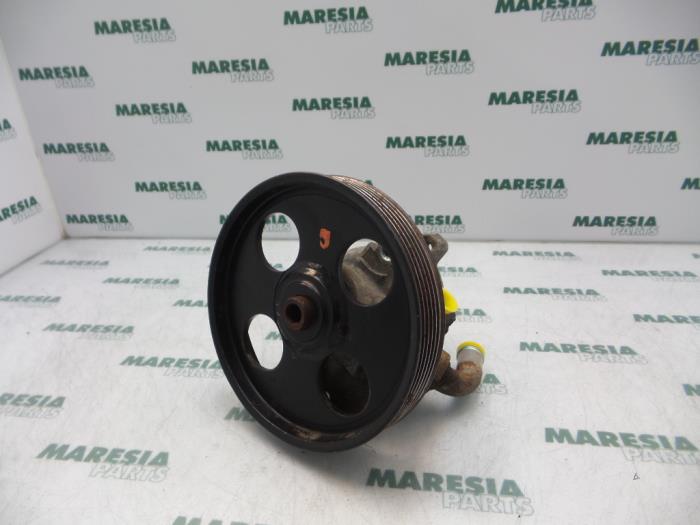 Usagé Pompe de direction Peugeot 306 (7A/C/S) 2.0 XSi,ST Prix € 40,00 Règlement à la marge proposé par Maresia Parts