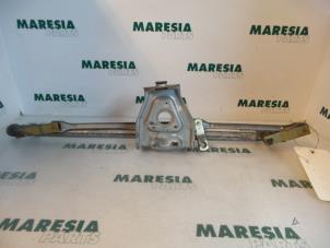 Used Wiper mechanism Renault Clio II (BB/CB) 1.2 Price € 25,00 Margin scheme offered by Maresia Parts
