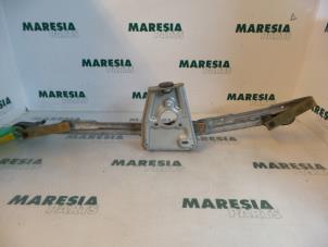 Used Wiper mechanism Renault Clio II (BB/CB) 1.4 16V Si Price € 35,00 Margin scheme offered by Maresia Parts